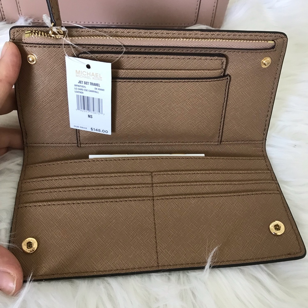 Sale ❗️Michael Kors wallet - Picture 4 of 8